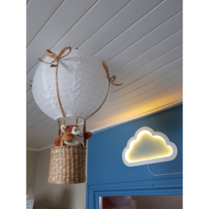 Création et installation d'un luminaire montgolfière sur-mesure
pour une chambre d'enfant